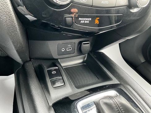 Used 2019 Nissan Rogue SV w/ Sun & Sound Touring Package image 22