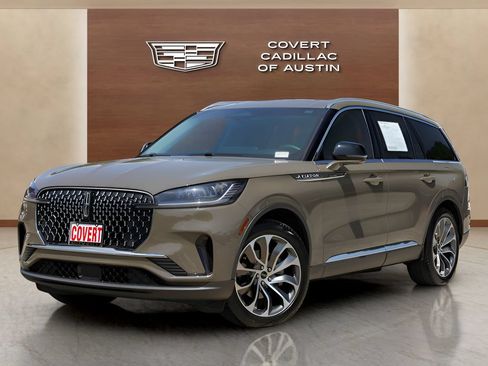 Used 2025 Lincoln Aviator 2WD image 1