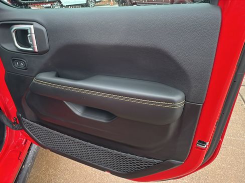 Used 2025 Jeep Wrangler Backcountry image 17