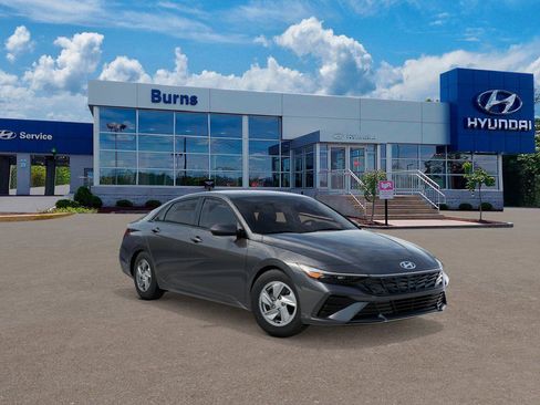 New 2026 Hyundai Elantra SE image 2