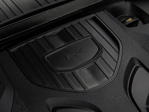 Used 2025 Porsche Panamera w/ Premium Package image 94