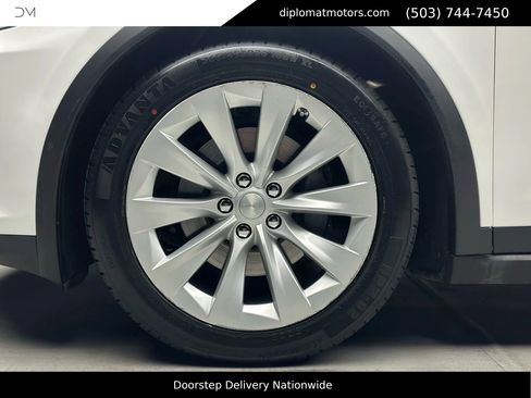 Used 2018 Tesla Model X 75D image 35