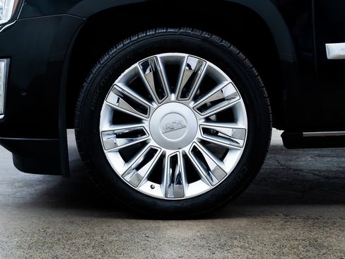 Used 2019 Cadillac Escalade ESV Platinum image 7