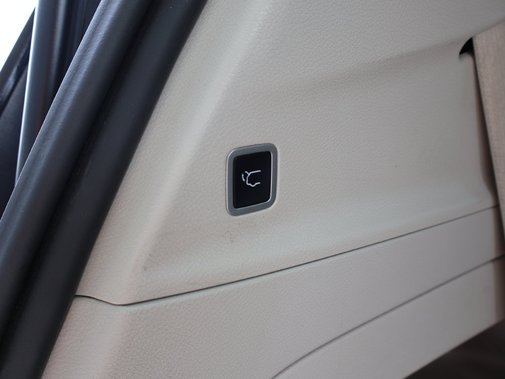 Used 2024 Chrysler Pacifica Touring-L FWD image 15