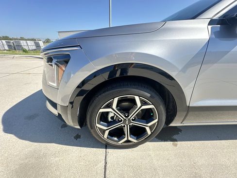 Used 2023 Kia Niro EX Touring FWD image 33