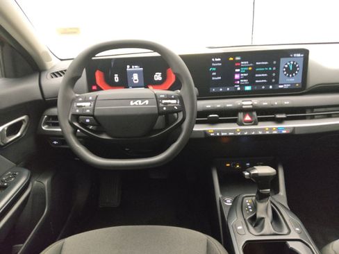 Used 2025 Kia K4 FWD image 22