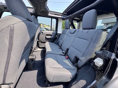 Used 2025 Jeep Wrangler Unlimited Sport AWD/4WD image 17