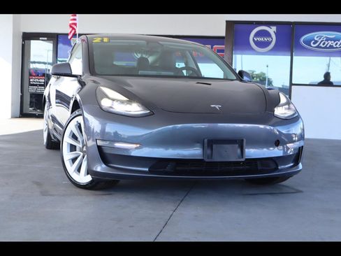 Used 2024 Tesla Model Y Long Range image 1