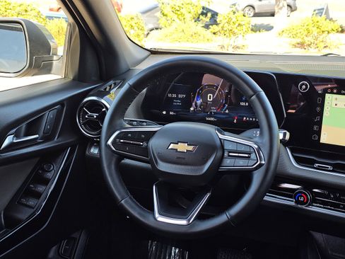 Used 2025 Chevrolet Equinox LT w/ Convenience Package II image 26