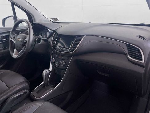 Used 2019 Chevrolet Trax LT w/ LT Convenience Package image 25