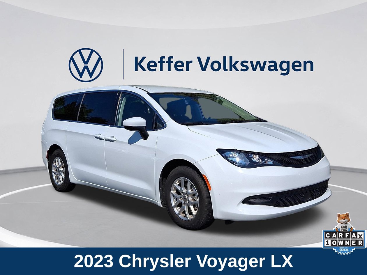 Used 2023 Chrysler Voyager LX FWD image 1
