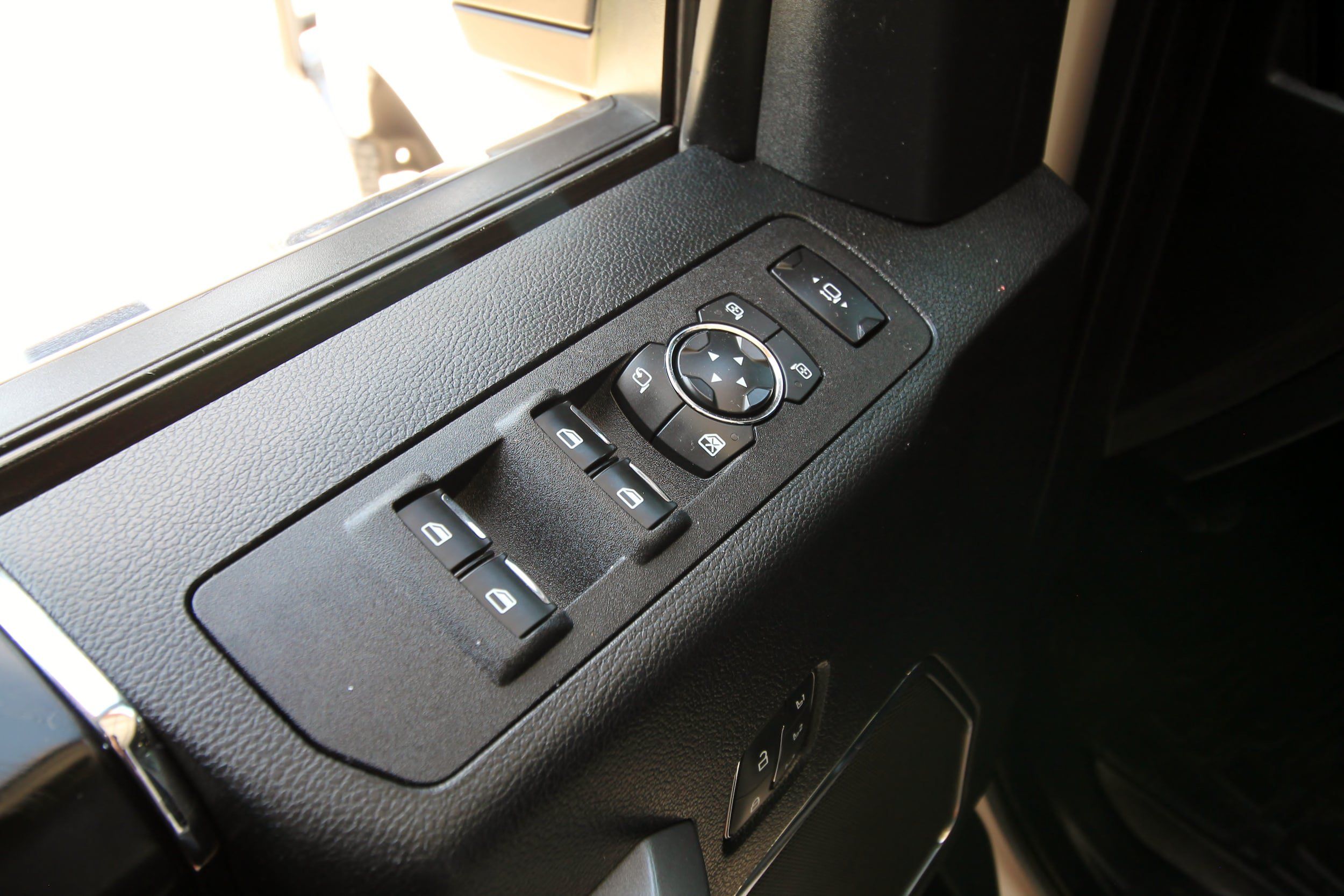 Used 2019 Ford F350 Platinum w/ Platinum Ultimate Package AWD/4WD image 22