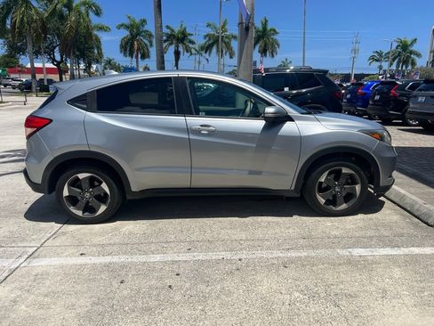 Used 2018 Honda HR-V EX image 12