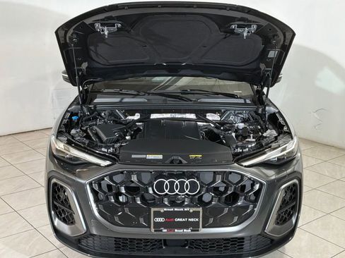 Certified 2025 Audi Q5 2.0T Premium w/ Convenience Package image 17
