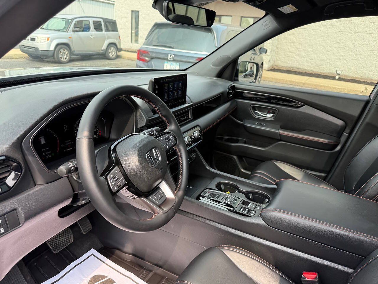 Used 2025 Honda Pilot TrailSport image 17