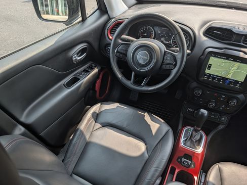 Used 2022 Jeep Renegade Trailhawk AWD/4WD image 9