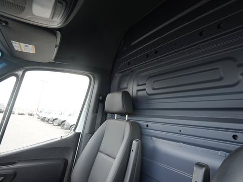 Used 2024 Mercedes-Benz Sprinter 2500 image 8