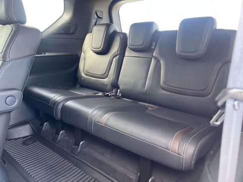 Used 2025 Nissan Armada SL w/ Captain's Chari Seat Package image 12