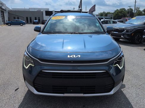 Used 2024 Kia Niro EX FWD image 3