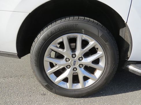 Used 2021 Ford Expedition Max XLT image 11