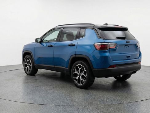 Used 2025 Jeep Compass Limited image 6