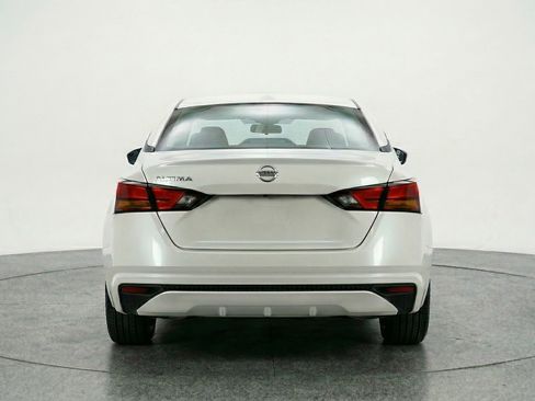 Used 2025 Nissan Altima 2.5 SV FWD image 7