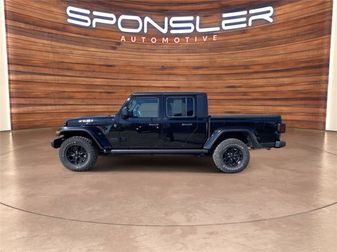 Used 2022 Jeep Gladiator Willys image 2