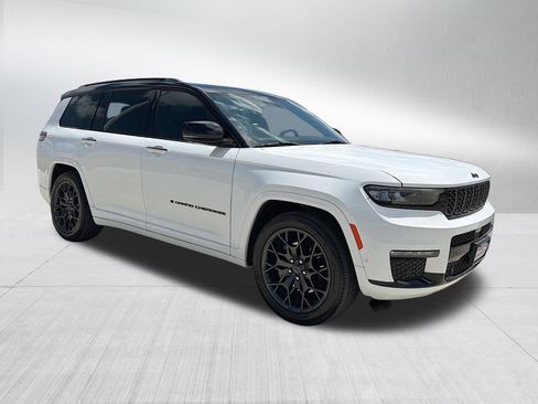 Used 2023 Jeep Grand Cherokee L Summit AWD/4WD image 4