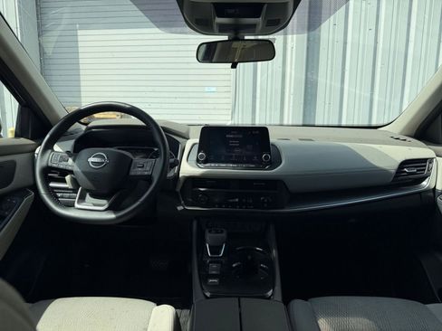 Used 2025 Nissan Rogue SV FWD image 35