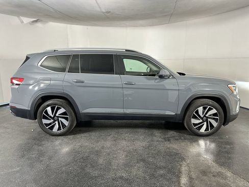 Used 2025 Volkswagen Atlas SEL AWD/4WD image 9