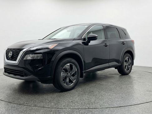 Used 2025 Nissan Rogue SV image 3