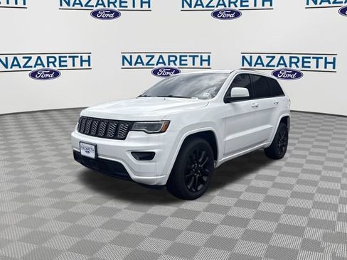 Used 2021 Jeep Grand Cherokee Laredo X AWD/4WD image 3