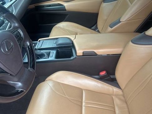 Used 2019 Lexus ES 350 Ultra Luxury w/ Accessory Package 2 image 9