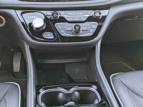 New 2026 Chrysler Pacifica Limited image 22