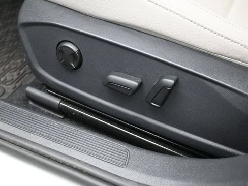 Used 2024 Volkswagen Jetta SE FWD image 22