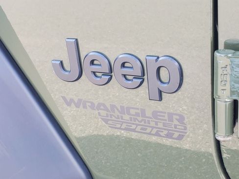 Used 2021 Jeep Wrangler Unlimited Sport AWD/4WD image 26