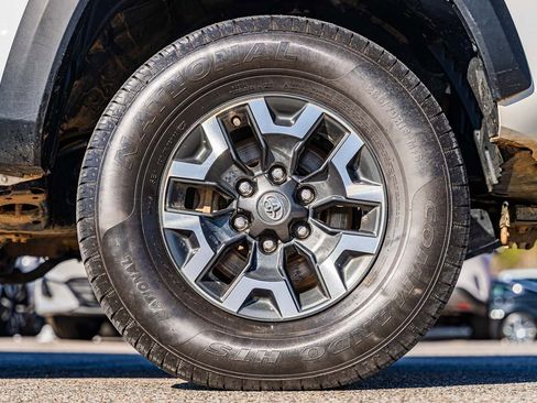 Used 2022 Toyota Tacoma TRD Off-Road image 9