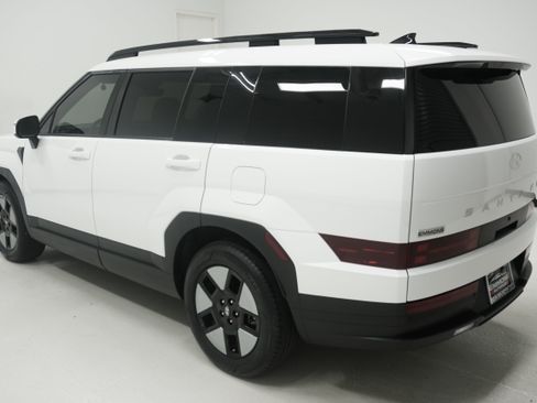 Used 2025 Hyundai Santa Fe SEL FWD image 6