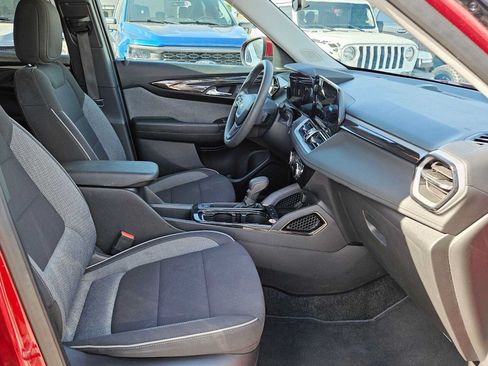 Used 2025 Chevrolet TrailBlazer LT FWD image 18