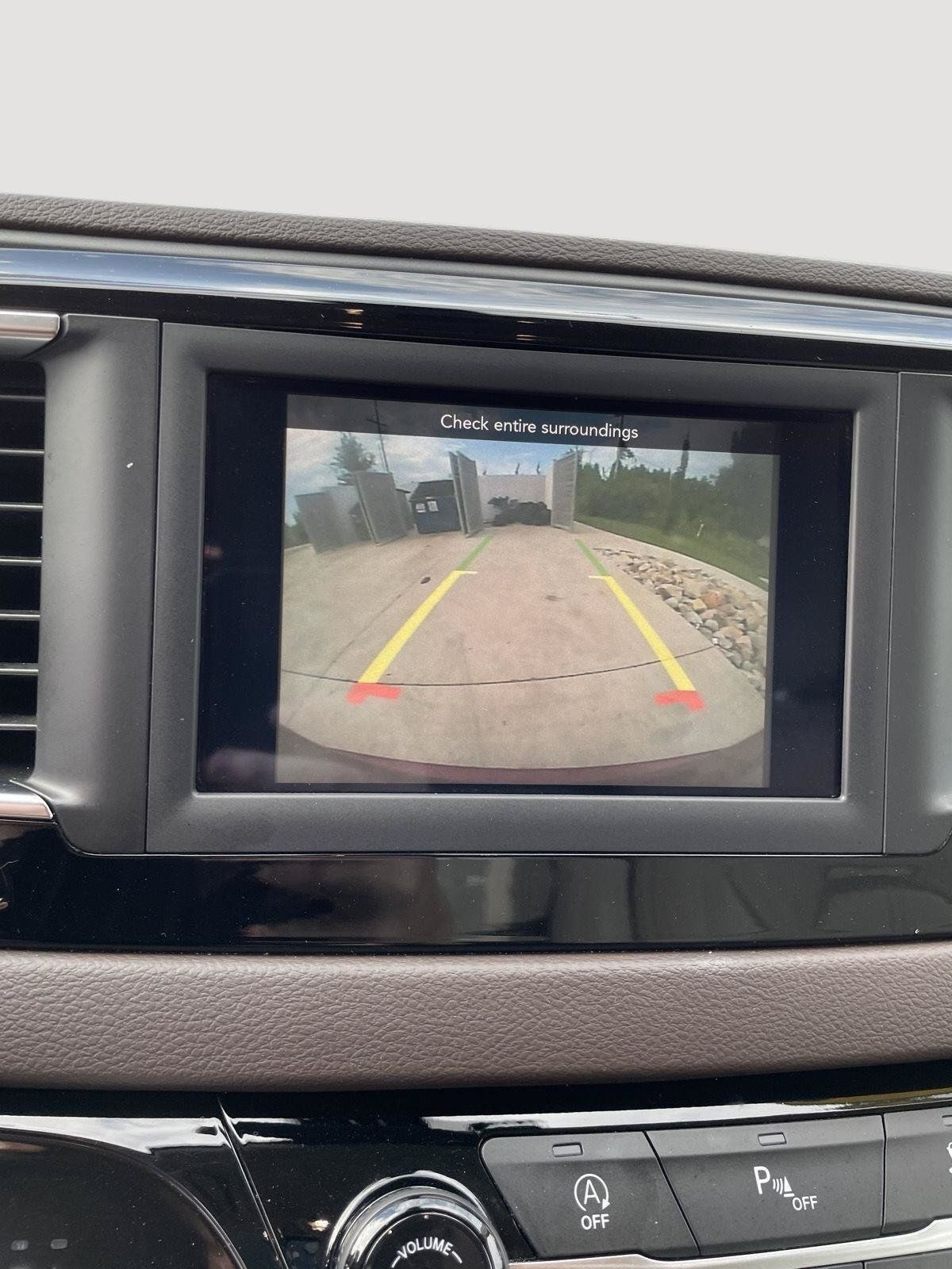 Used 2020 Chrysler Pacifica Touring-L FWD image 23