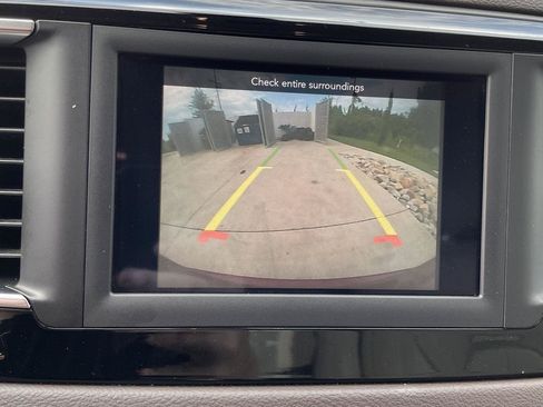 Used 2020 Chrysler Pacifica Touring-L FWD image 23