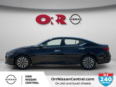 Used 2025 Nissan Altima 2.5 SV FWD image 8