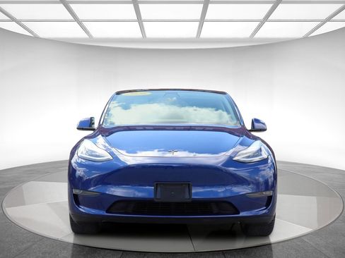 Used 2020 Tesla Model Y Long Range image 2