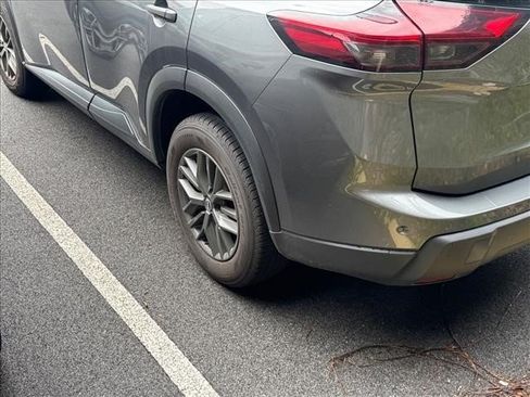 Used 2024 Nissan Rogue S FWD image 21