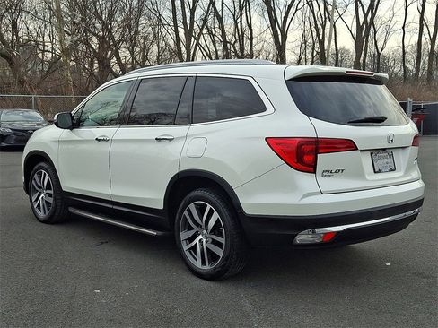 Used 2017 Honda Pilot Touring image 4