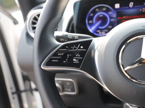 Used 2024 Mercedes-Benz EQB 300 4MATIC image 20