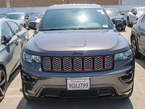 Used 2020 Jeep Grand Cherokee Altitude RWD image 3