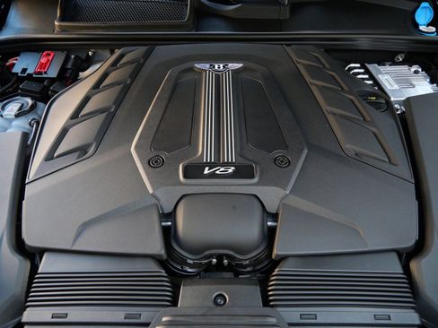 Used 2025 Bentley Bentayga AWD/4WD image 28
