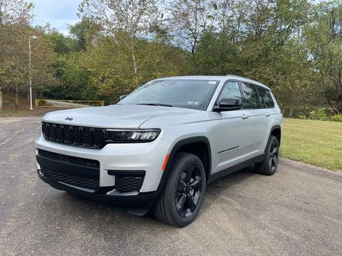 New 2025 Jeep Grand Cherokee L Altitude AWD/4WD image 7