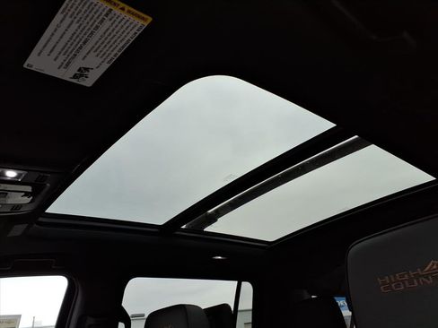New 2026 Chevrolet Suburban High Country AWD/4WD image 6